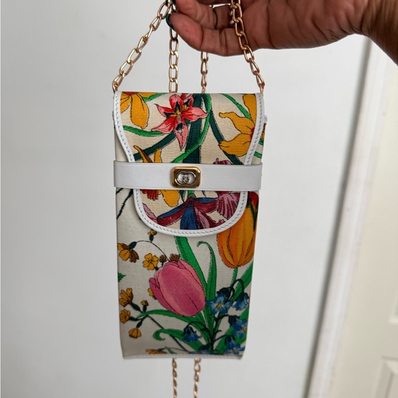 Gucci Handbags - Gucci White Floral Chain Crossbody Phone Bag